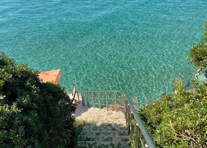 度假居 洛瑞别墅 *