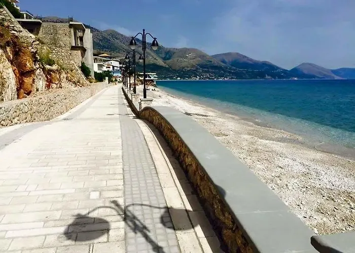 洛瑞别墅 度假居 *