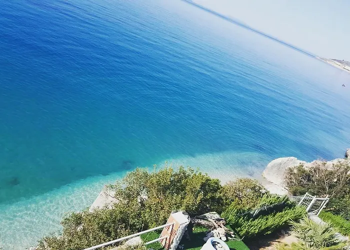 度假居 洛瑞别墅 *