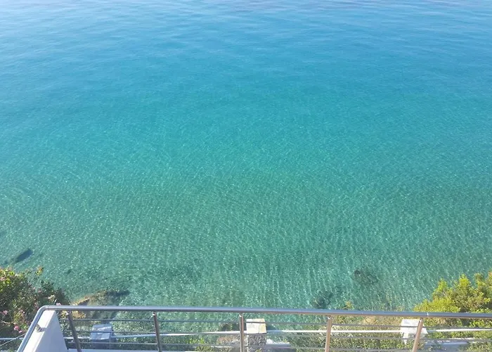 度假居 洛瑞别墅 *